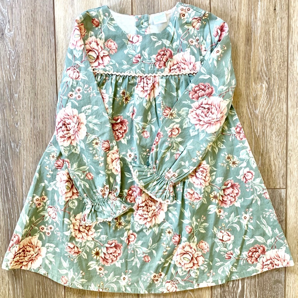 Beautiful girls 4T floral dress from Dillard’s 🌸